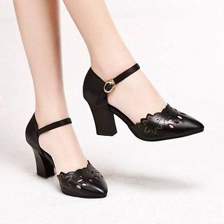 Giày gót vuông cắt laze hoa