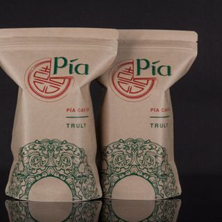 Cặp pía can xại truyền thống và trứng muối