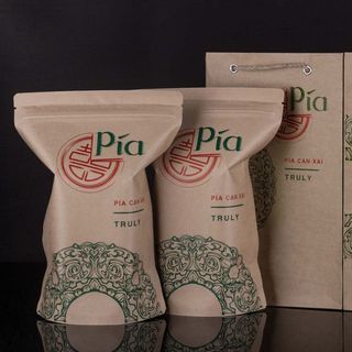 Cặp pía can xại truyền thống và trứng muối