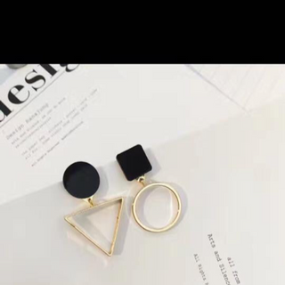 Hoa tai thời trang