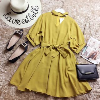 Đầm kate phối cổ chocker