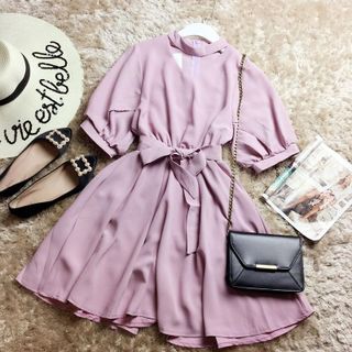 Đầm kate phối cổ chocker