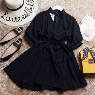Đầm kate phối cổ chocker