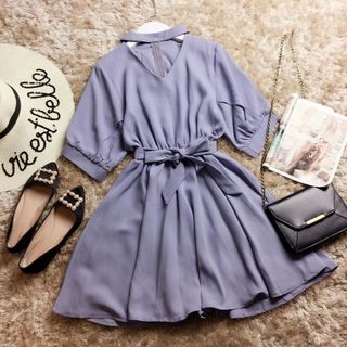 Đầm kate phối cổ chocker