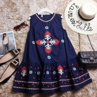 Đầm babydoll thêu hoa