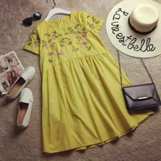 Đầm babydoll thêu hoa