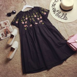 Đầm babydoll thêu hoa