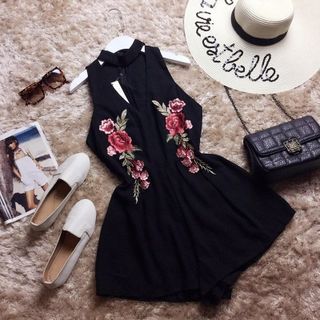 Jum thêu hoa cổ chocker
