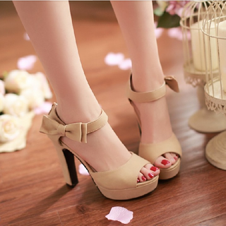 Giày cao gót hở mũi đính nơ xinh xắn