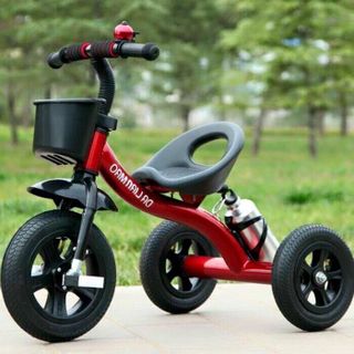 Xe đạp 3 bánh có bình nuớc