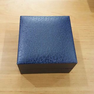 Hộp đồng hồ bọc da