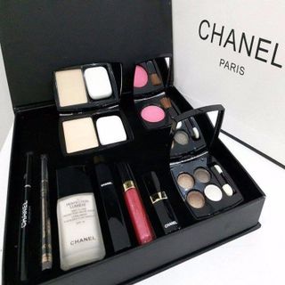Bộ trang điểm chanl 9 món giá hấp dẫn