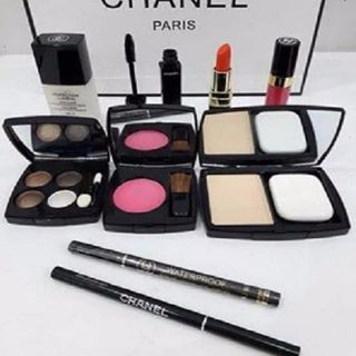 Bộ trang điểm chanl 9 món giá hấp dẫn