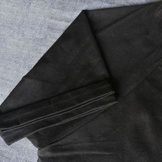 Áo thun phom rộng unisex gấp lai tay
