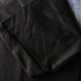 Áo thun phom rộng unisex gấp lai tay