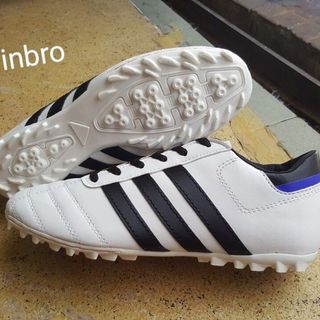 Giày bóng đá winbro