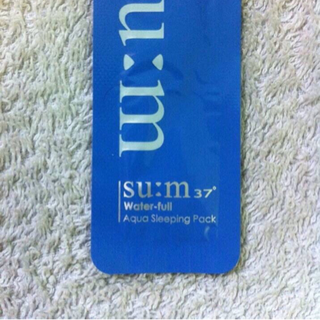 Mặt nạ ngủ cấp nước sum37