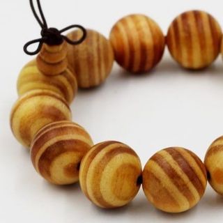 Vòng đeo tay gỗ huyết long