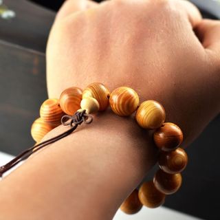 Vòng đeo tay gỗ huyết long