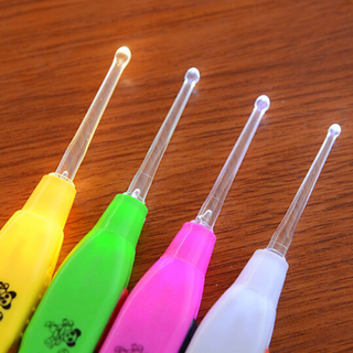 - dụng cụ lấy ráy tai có đèn flashlight