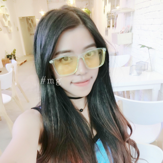 Kính v tây trong