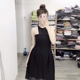 Đầm cổ yếm xinh