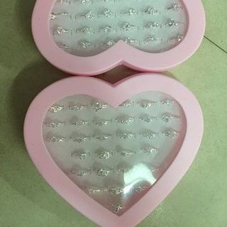 Hộp nhẫn trắng
