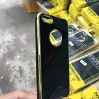 Ốp đen viền vàng iphone