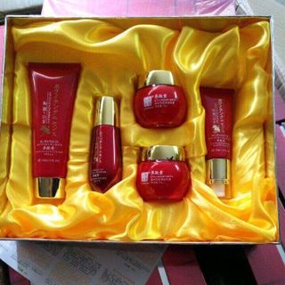 Bộ kem hoàng cung tuyết sen đỏ 5in1