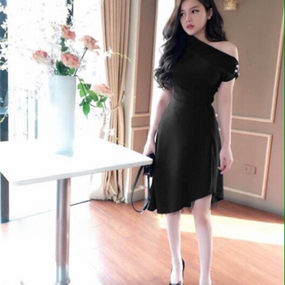 Đầm xoè lệch vai