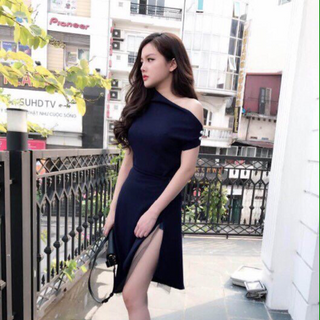 Đầm xoè lệch vai