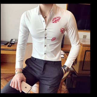 Áo sơ mi in họa tiết nụ hôn