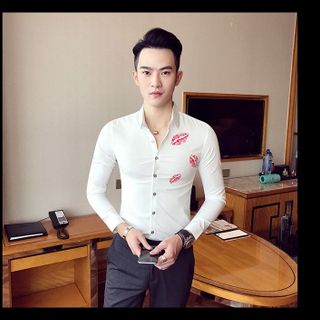Áo sơ mi in họa tiết nụ hôn