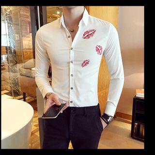 Áo sơ mi in họa tiết nụ hôn