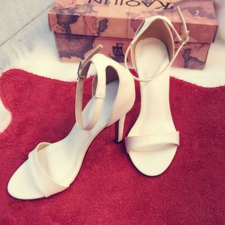 Sandal cao gót trắng sang chảnh