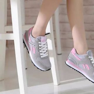 Giày thể thao cá tính