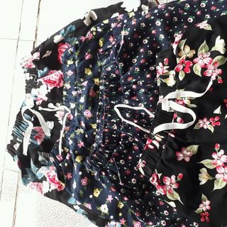 Quần đùi thô hoa nhí