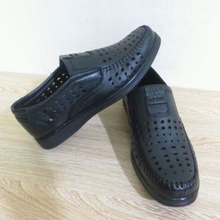 Giày da bò đục lỗ đi mùa hè 2 màu đen và vàng da bò