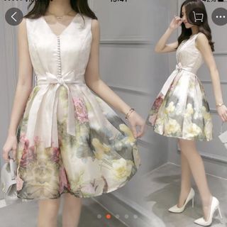 Đầm đính nút hở eo