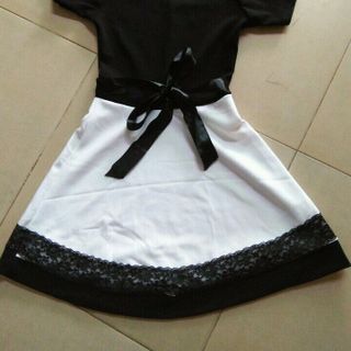 Đầm phối ren chân váy