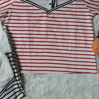 Áo rớt vai sọc ngang