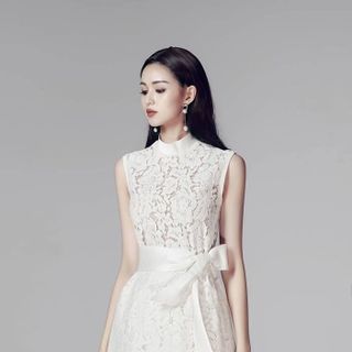 Đầm ren sát nách cổ trụ kèm nơ - d614