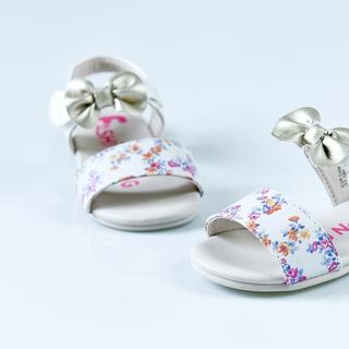 Sandal Bé Gái Có Hoa Trắng