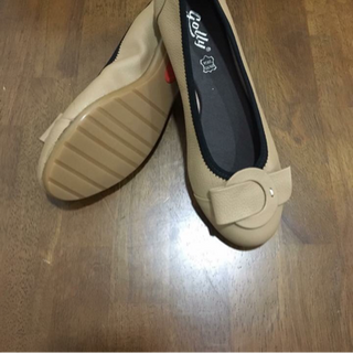 búp bê nơ chéo