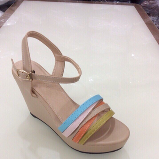 Sandal đế xuồng