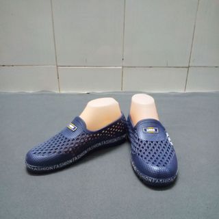 GIÀY NHỰA ĐI MƯA