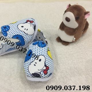 Giày họa tiết snoppy
