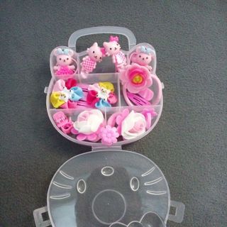 Cột tóc bé gái