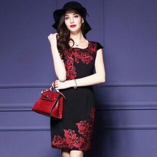 Đầm dự tiệc thêu hoa hồng