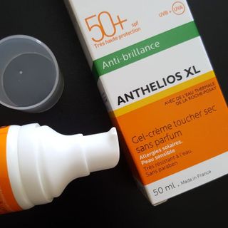 Kem chống nắng La ro che posay anti shine 50ml viền màu xanh